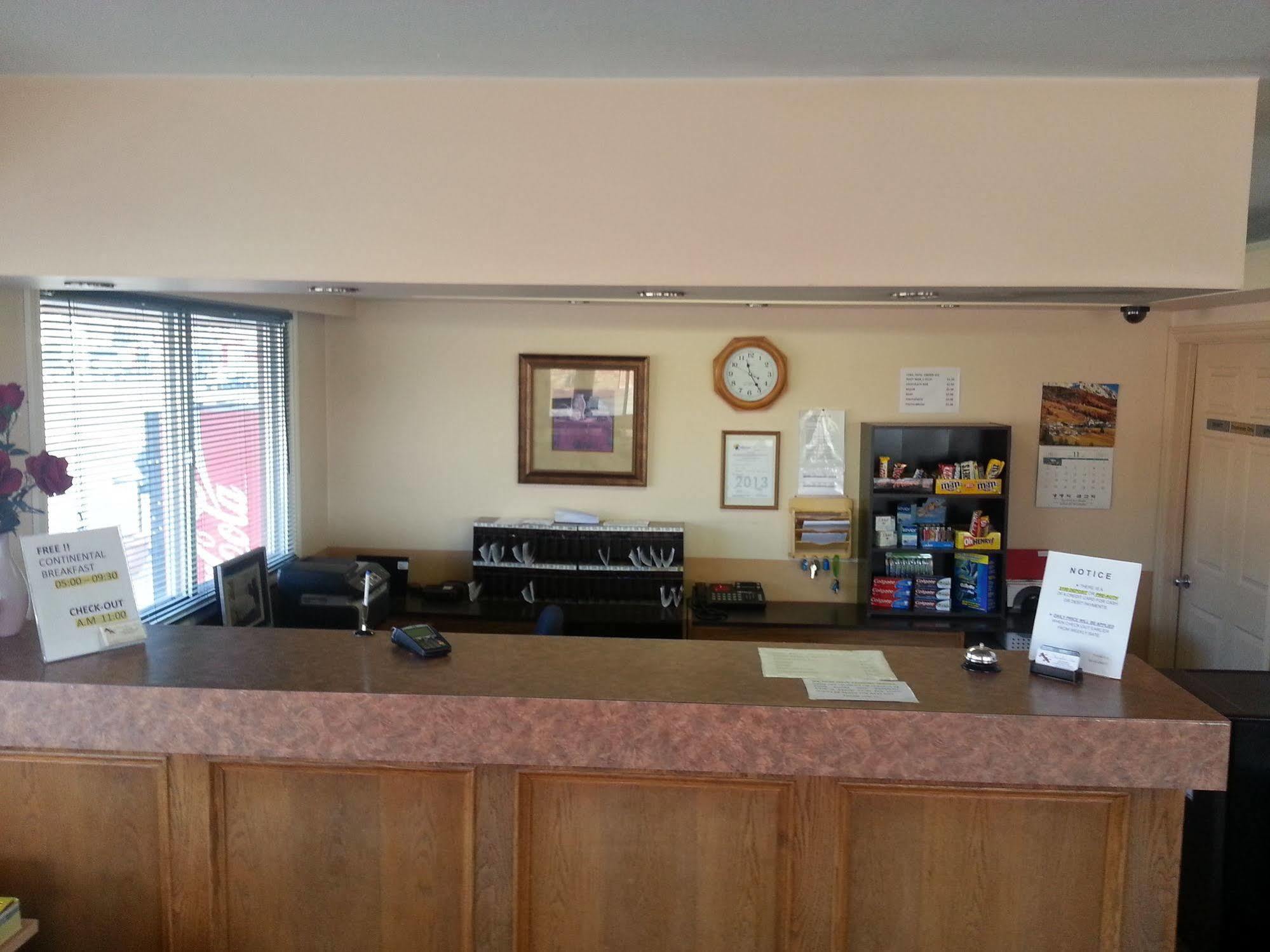Traveller'S Inn ドーソン・クリーク エクステリア 写真