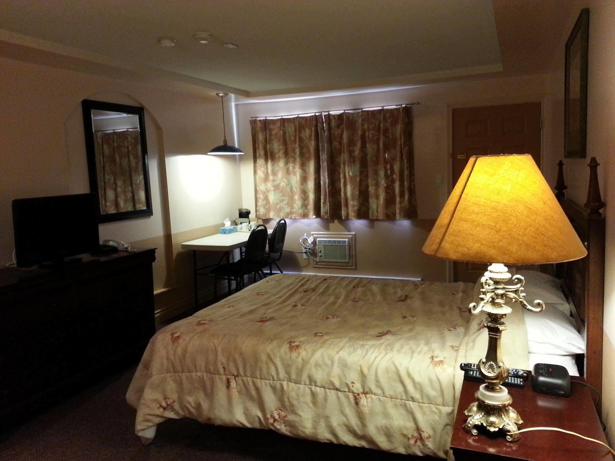 Traveller'S Inn ドーソン・クリーク エクステリア 写真